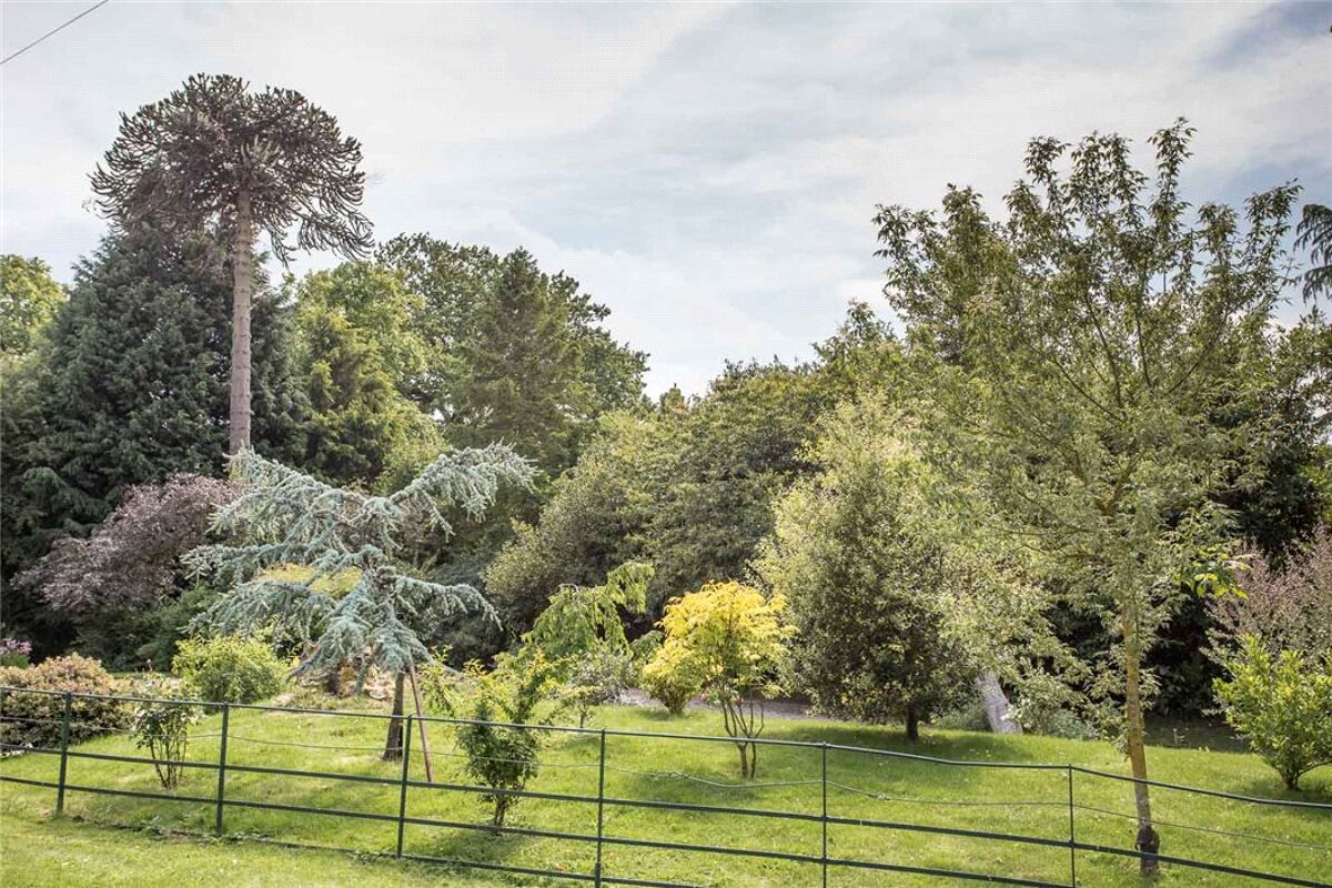 house for sale in The Scarr, Newent, Gloucestershire, GL18 CHE150179