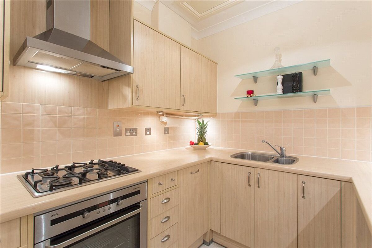 flat for sale in St. Martins Terrace, Clarence Square, Cheltenham, Gloucestershire, GL50