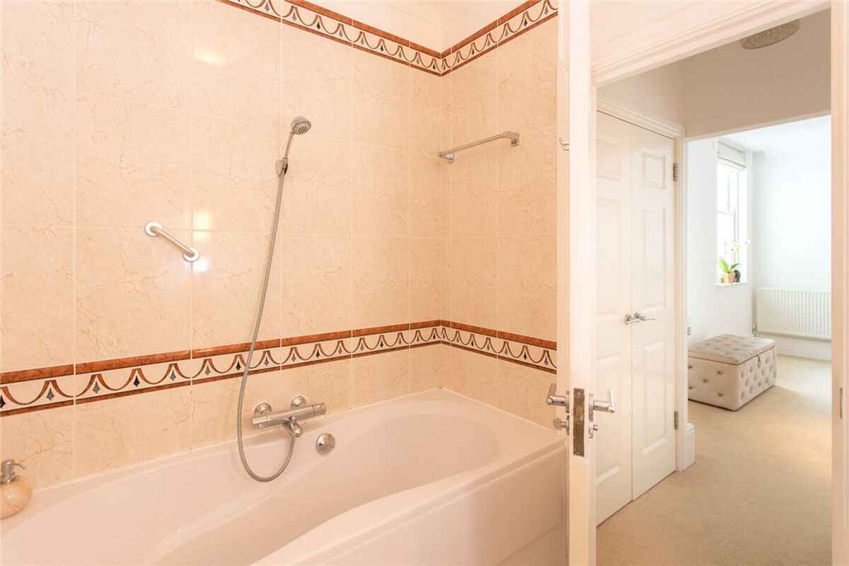 flat for sale in St. Martins Terrace, Clarence Square, Cheltenham, Gloucestershire, GL50