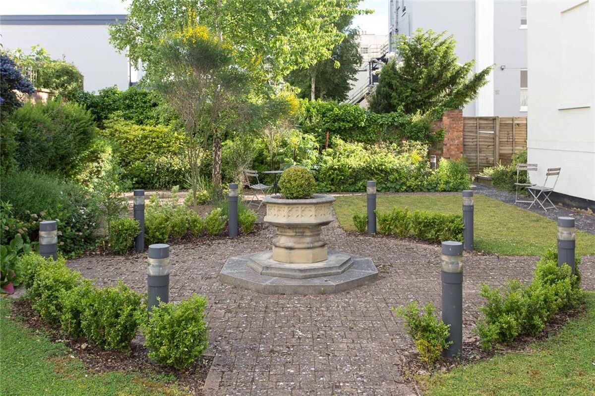 flat for sale in St. Martins Terrace, Clarence Square, Cheltenham, Gloucestershire, GL50