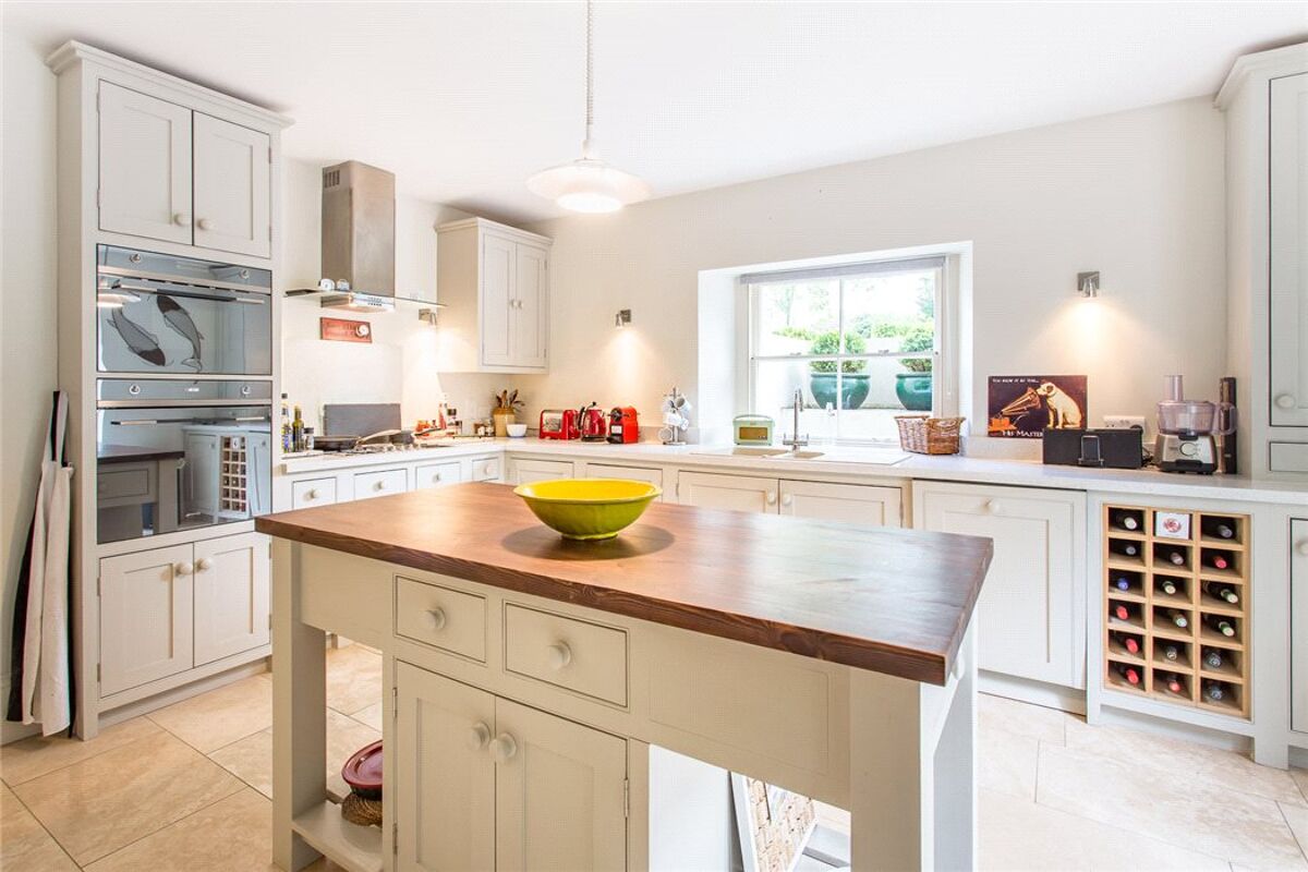 flat for sale in Devonshire House, Pittville Lawn, Cheltenham
