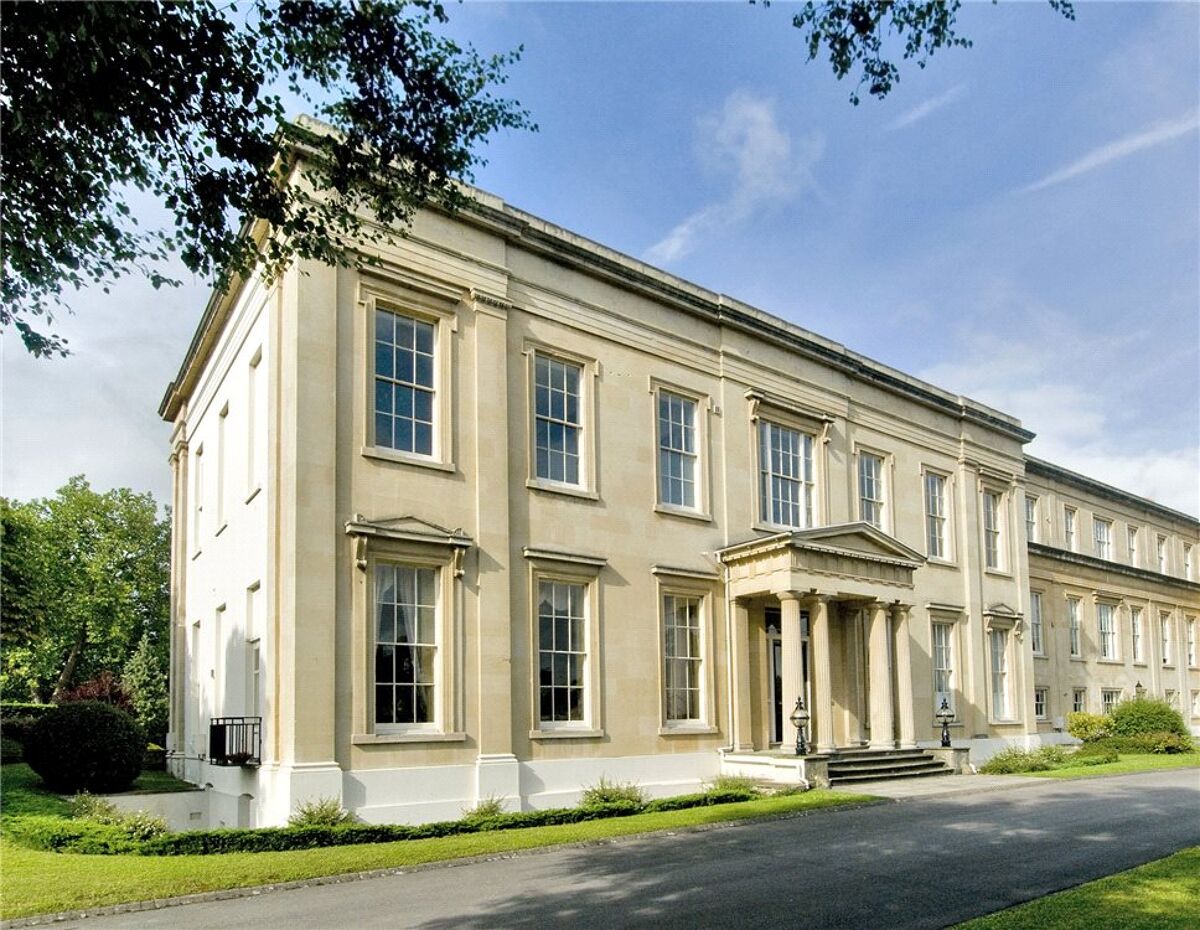 flat for sale in Montpellier House, Suffolk Square, Cheltenham