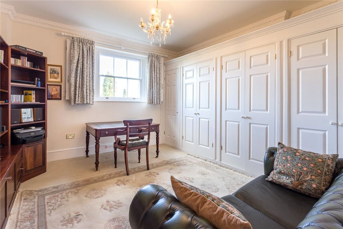 flat for sale in Montpellier House, Suffolk Square, Cheltenham