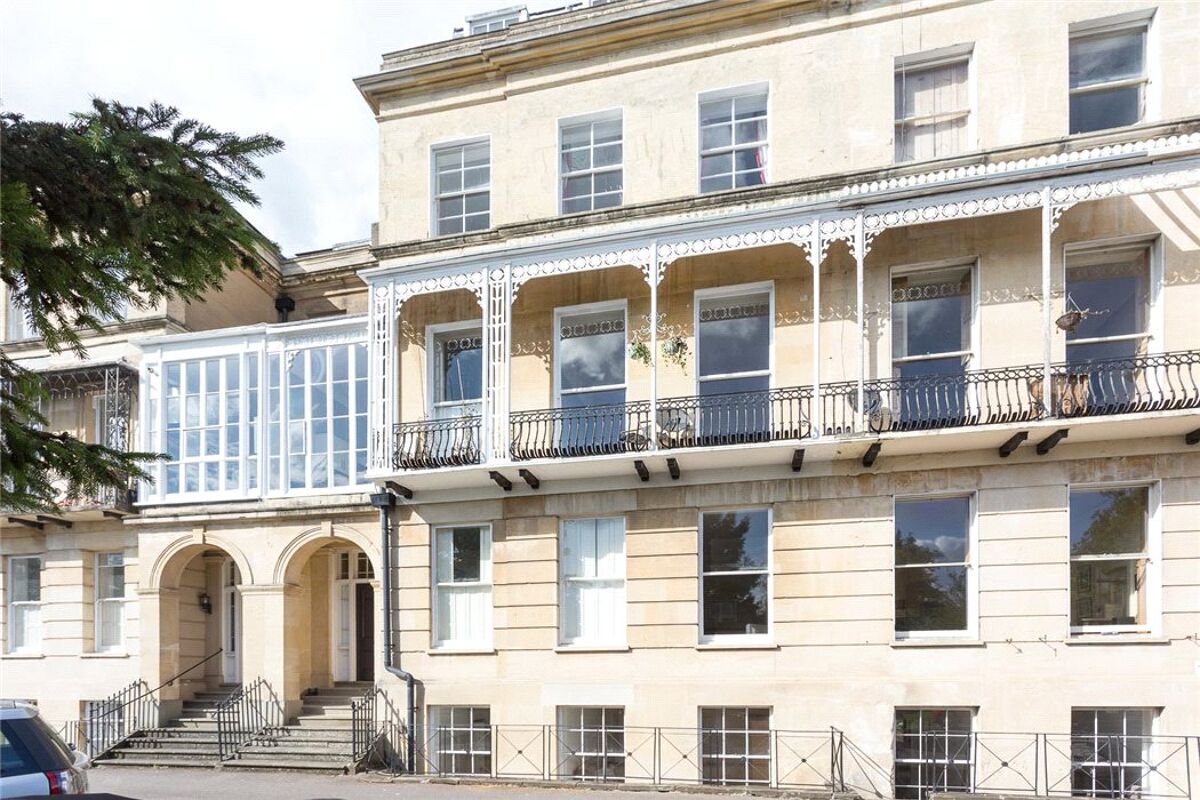 flat for sale in Lansdown Place, Cheltenham, Gloucestershire, GL50