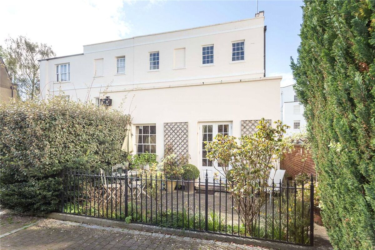flat for sale in Douglas House, Vittoria Walk, Cheltenham