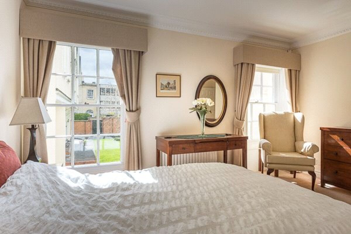 flat for sale in Montpellier House, Suffolk Square, Cheltenham