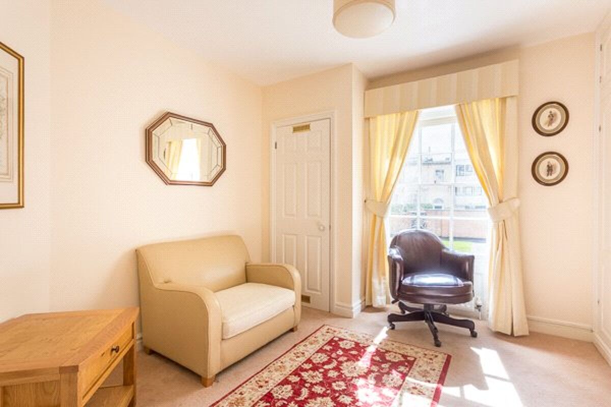 flat for sale in Montpellier House, Suffolk Square, Cheltenham