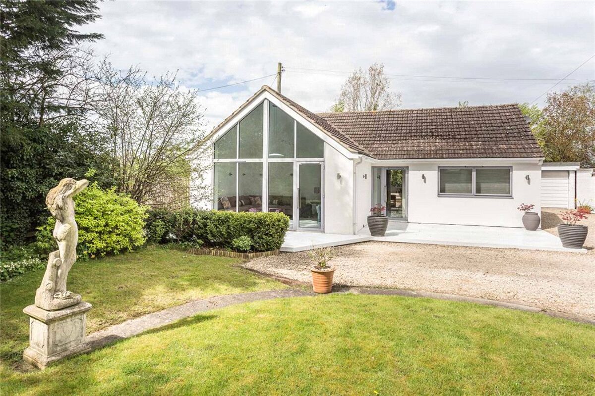 bungalow for sale in Stoke Road, Stoke Orchard, Cheltenham, Gloucestershire, GL52 CHE180133