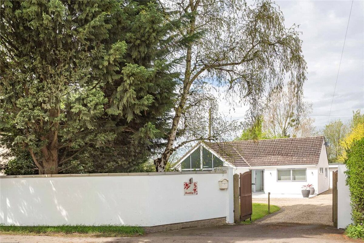 bungalow for sale in Stoke Road, Stoke Orchard, Cheltenham, Gloucestershire, GL52 CHE180133