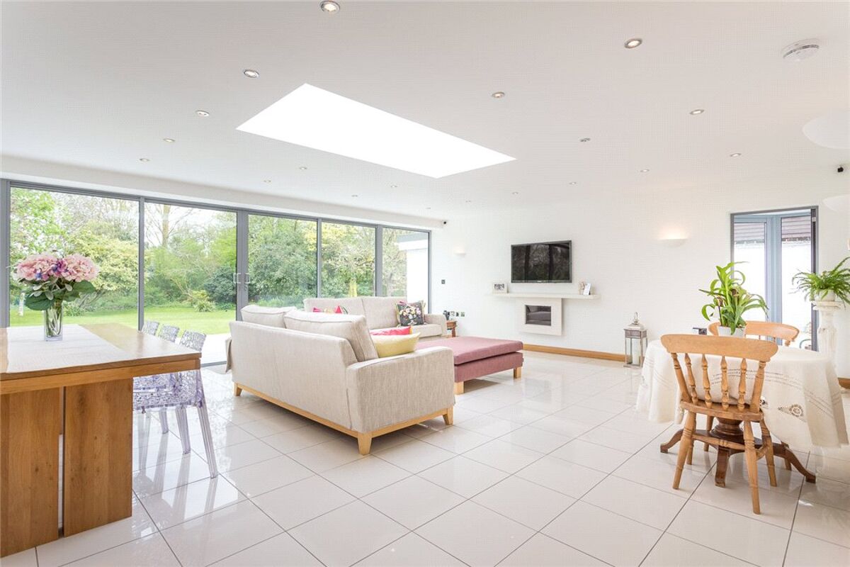 bungalow for sale in Stoke Road, Stoke Orchard, Cheltenham, Gloucestershire, GL52 CHE180133