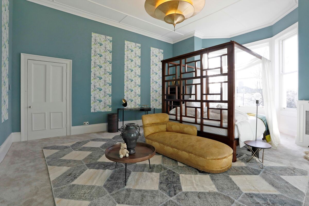 flat for sale in Stratford House, Suffolk Square, Cheltenham