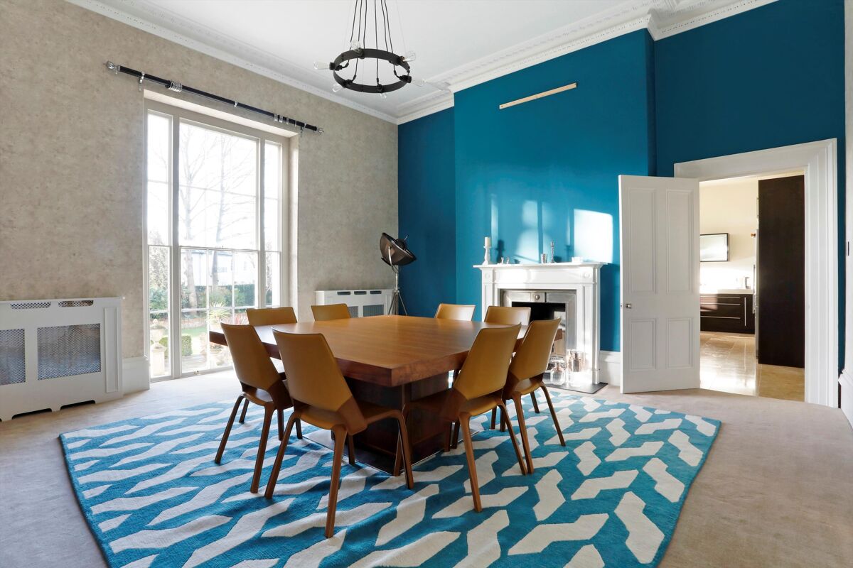 flat for sale in Stratford House, Suffolk Square, Cheltenham