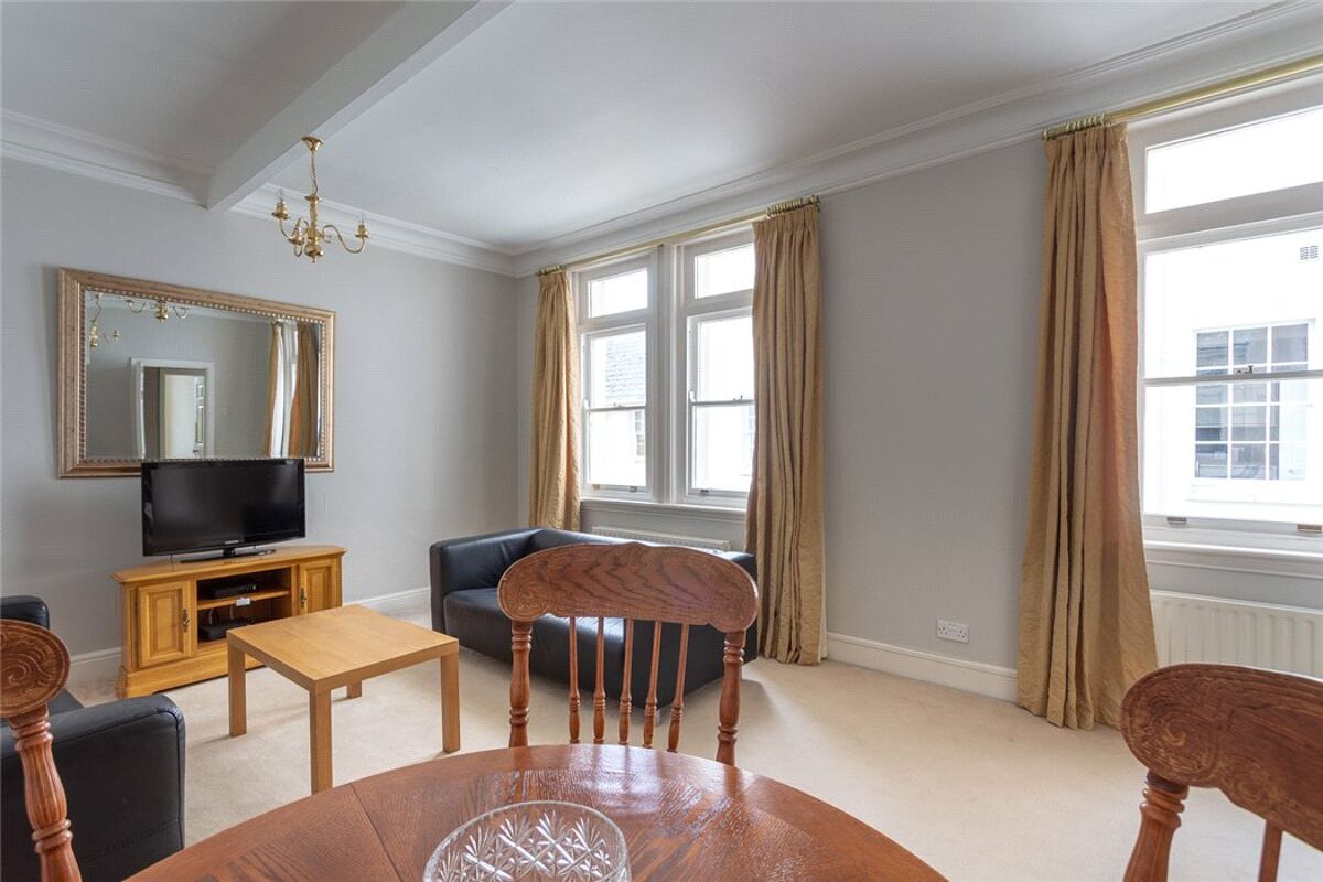 flat for sale in Montpellier House, Suffolk Square, Cheltenham