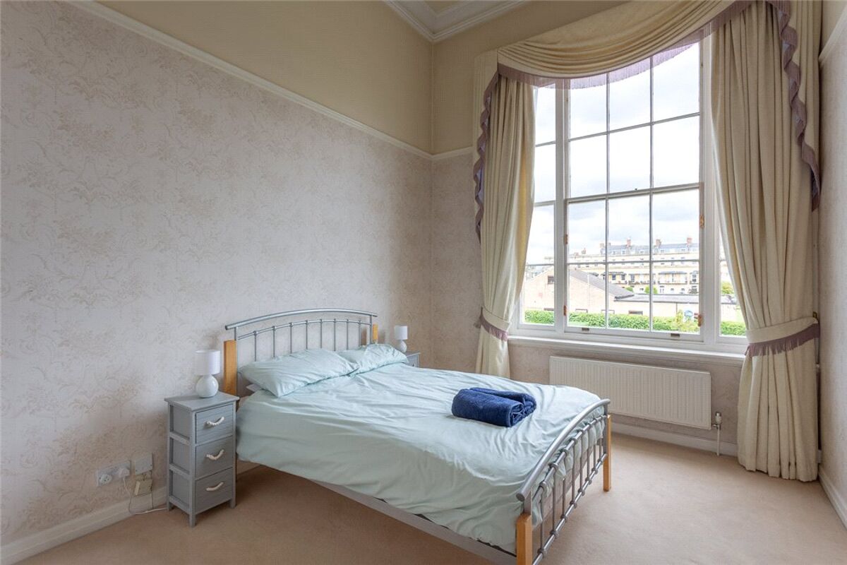 flat for sale in Montpellier House, Suffolk Square, Cheltenham