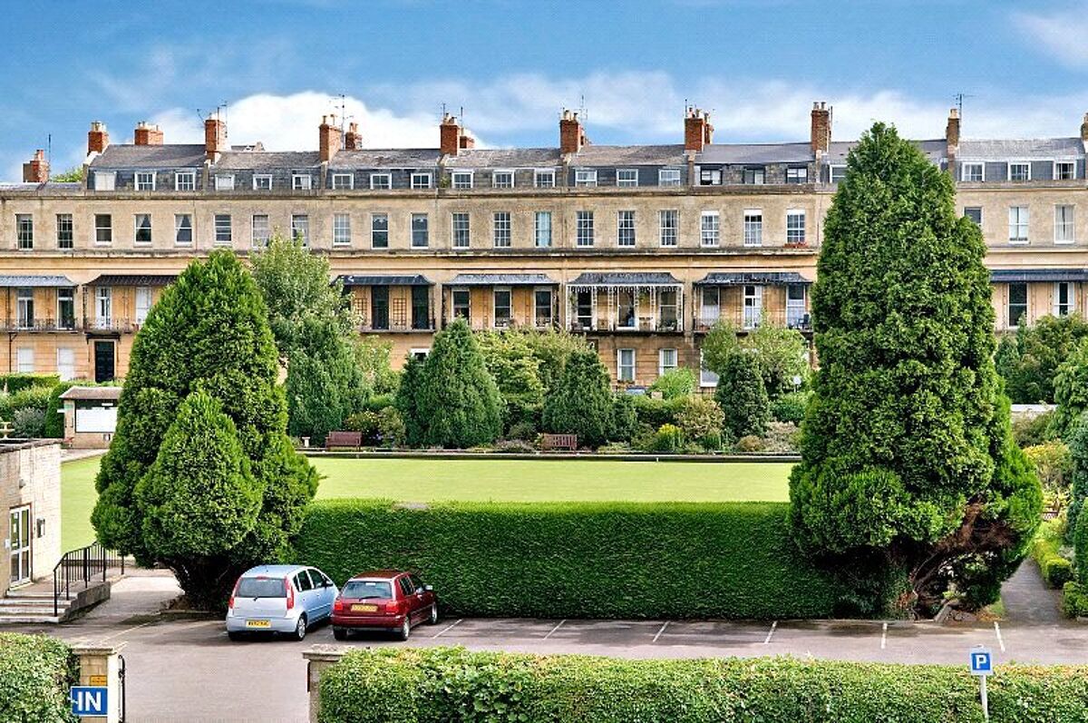 flat for sale in Montpellier House, Suffolk Square, Cheltenham