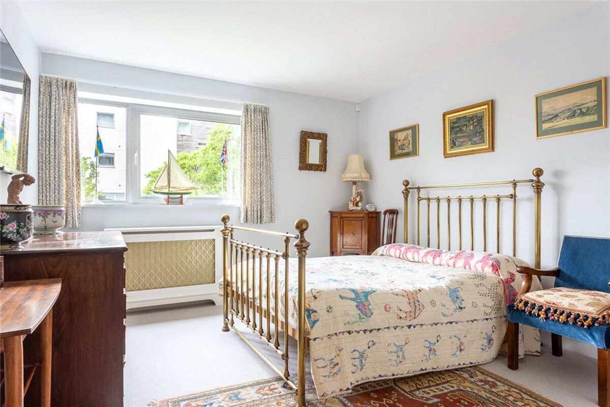 flat for sale in Century Court, Montpellier Grove, Cheltenham