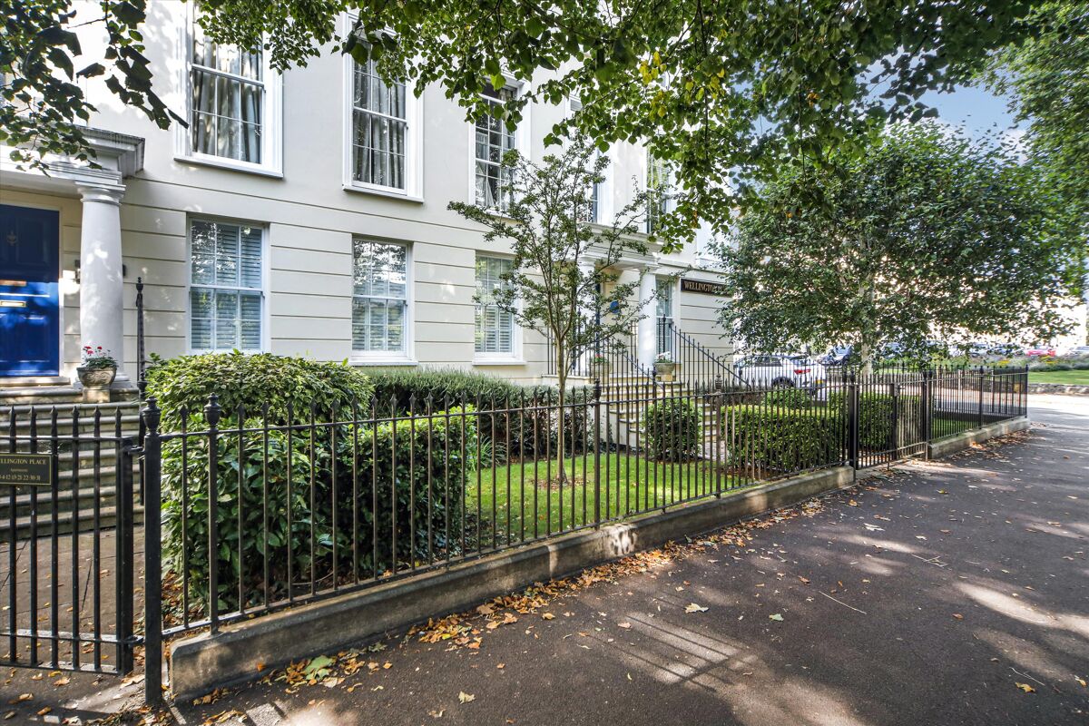 flat for sale in Wellington Place, London Road, Cheltenham, Gloucestershire, GL52 CHE180322