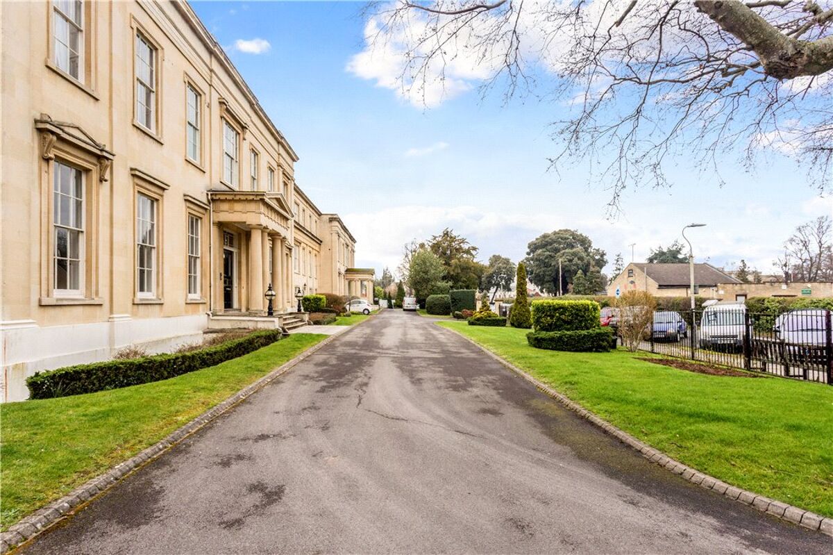 flat for sale in Montpellier House, Suffolk Square, Cheltenham