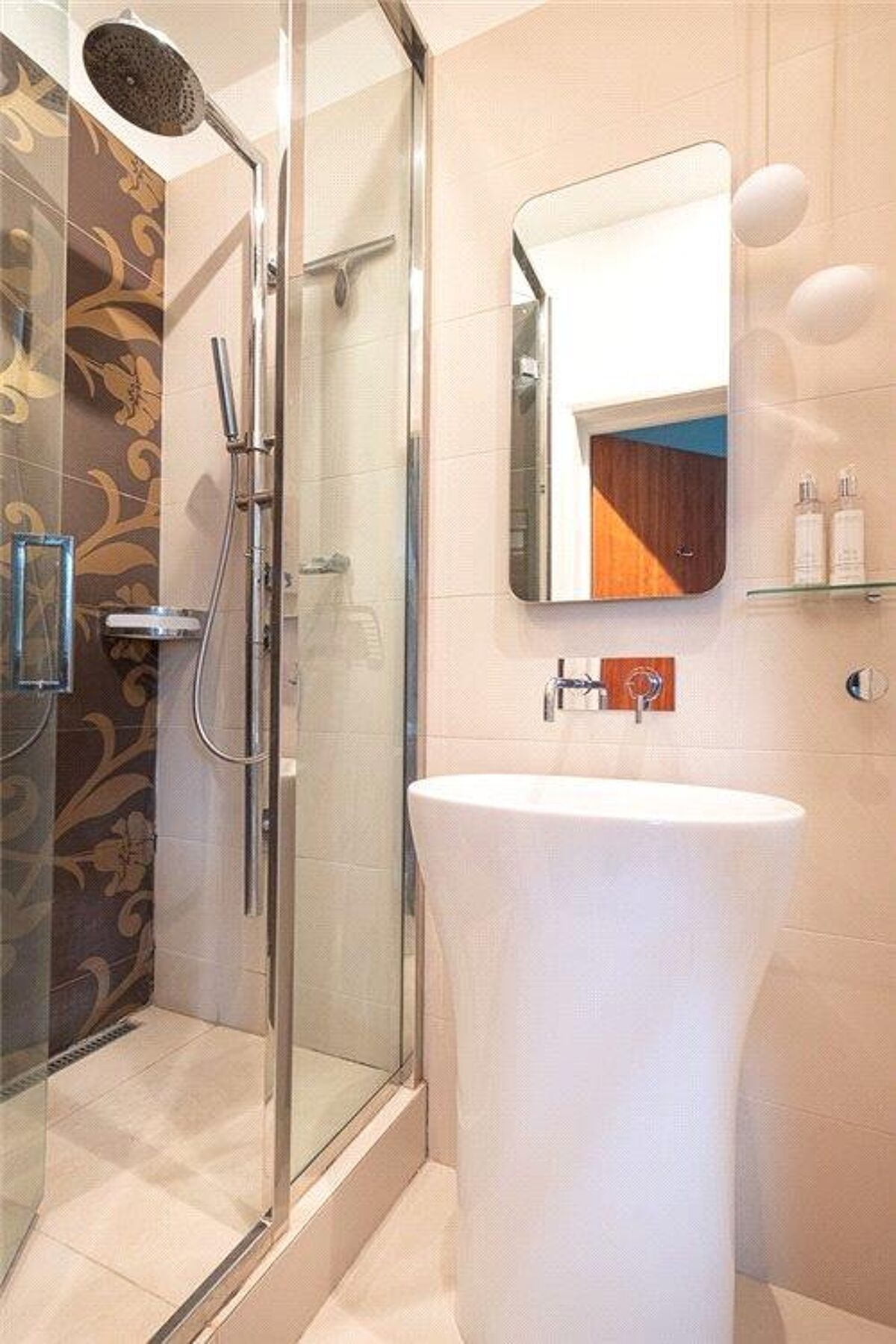 flat for sale in Hartley Court, Pittville Circus Road, Cheltenham, GL52