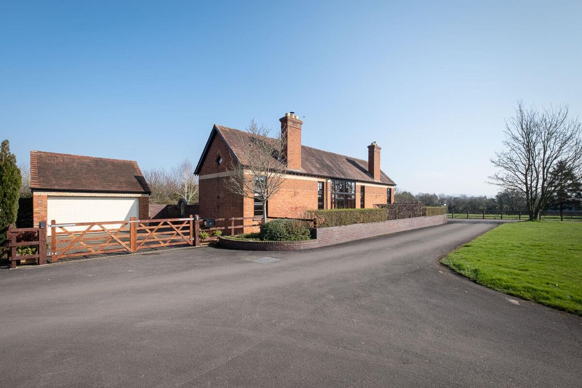 house for sale in Tredington Park, Tredington, Tewkesbury, Gloucestershire, GL20 CHE190291