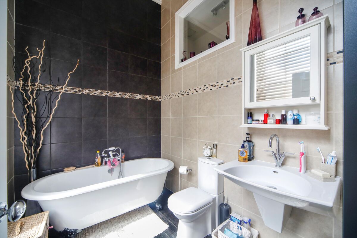 flat for sale in Lansdown Crescent, Cheltenham, Gloucestershire, GL50 CHE190310 Knight Frank