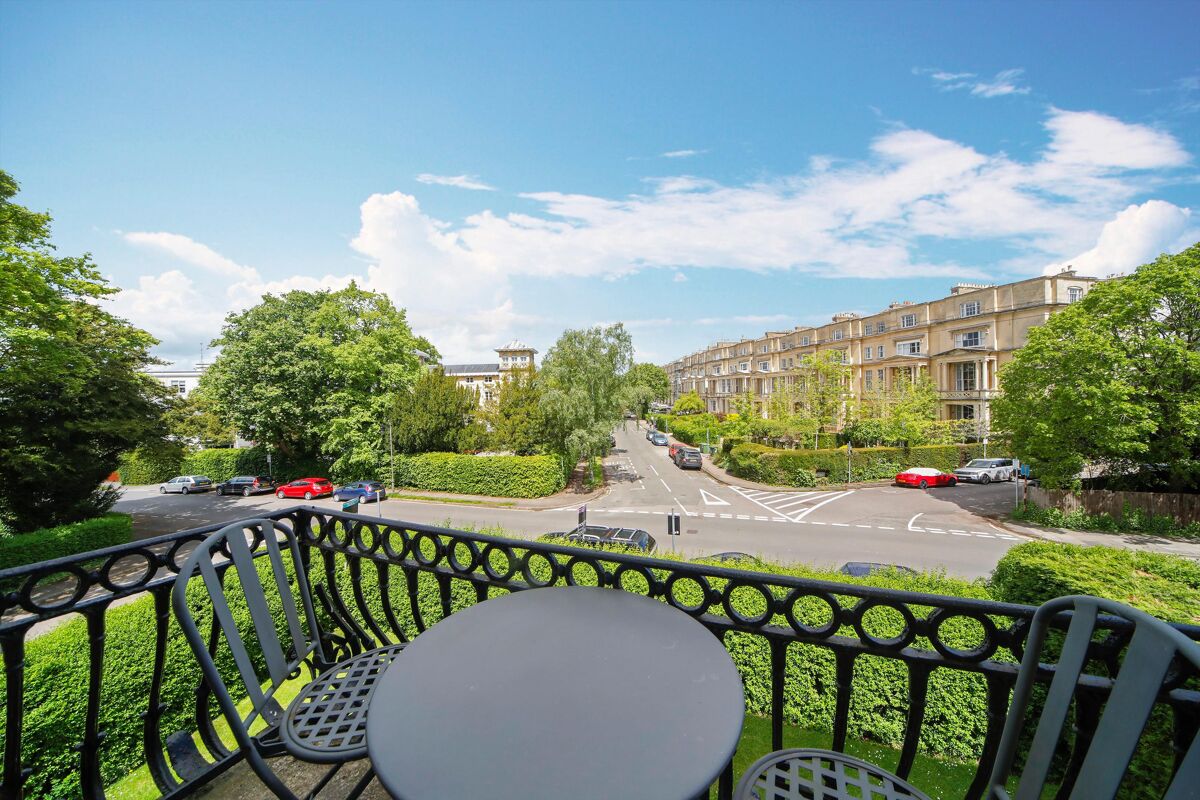 flat for sale in Lansdown Crescent, Cheltenham, Gloucestershire, GL50 CHE190310 Knight Frank