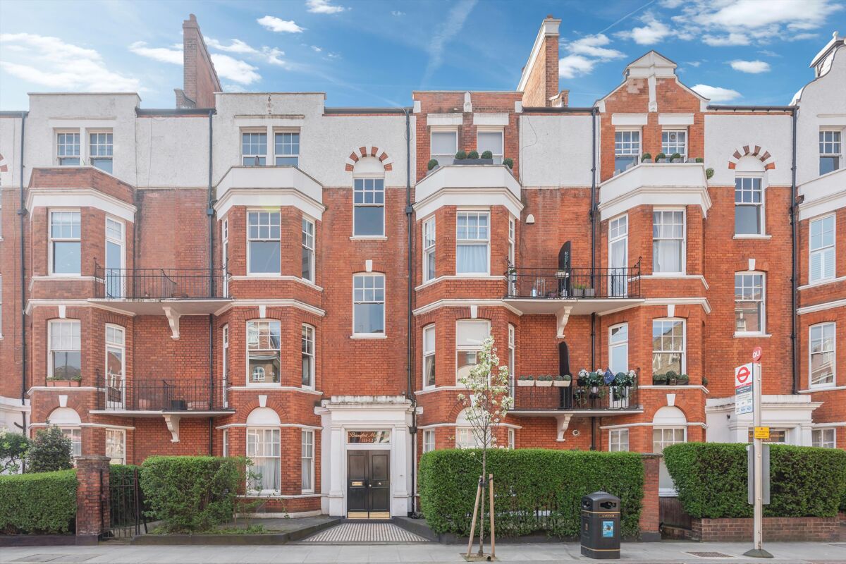 flat for sale in Beaufort Mansions, Beaufort Street, Chelsea, London