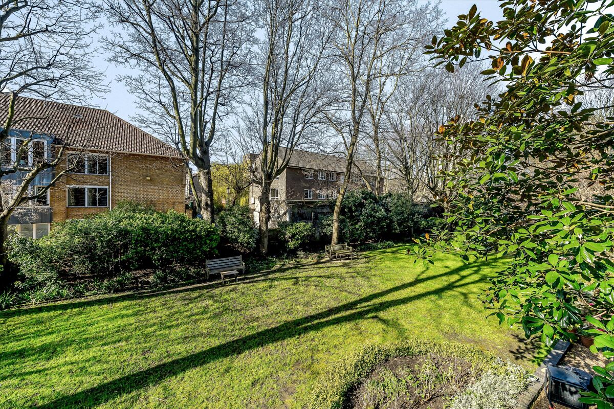 flat for sale in Beaufort Mansions, Beaufort Street, Chelsea, London