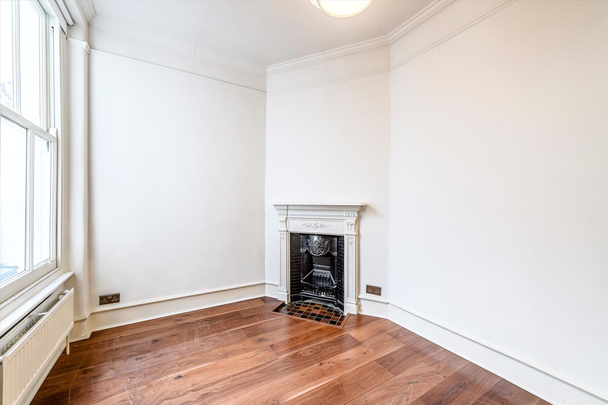 flat for sale in Beaufort Mansions, Beaufort Street, Chelsea, London