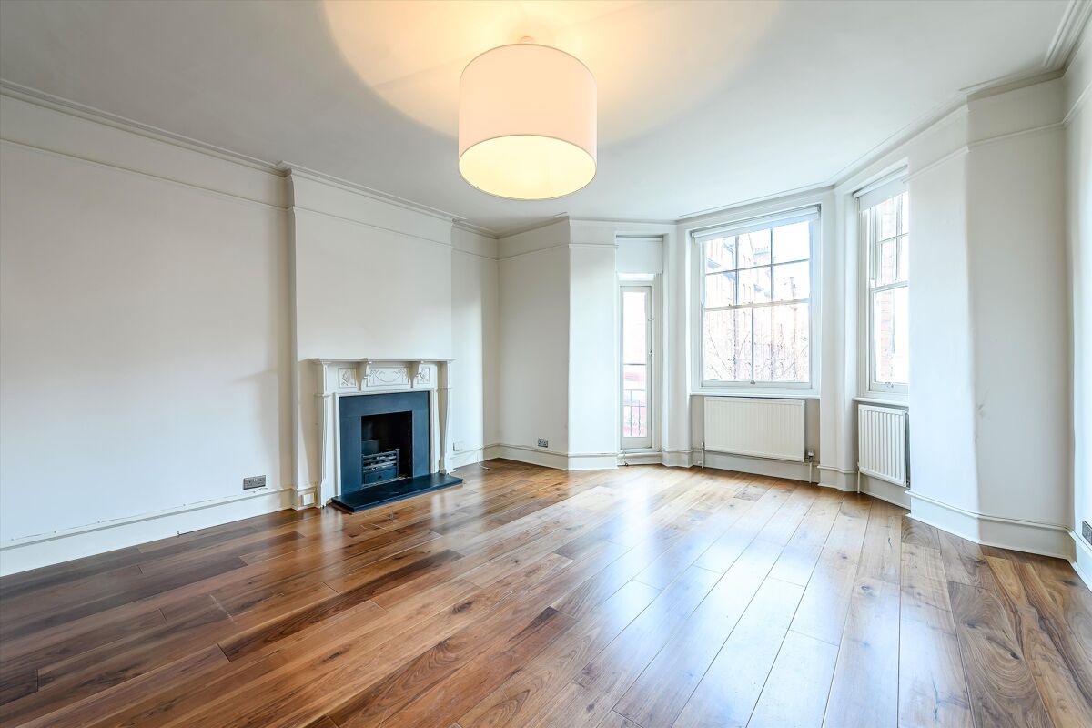 flat for sale in Beaufort Mansions, Beaufort Street, Chelsea, London