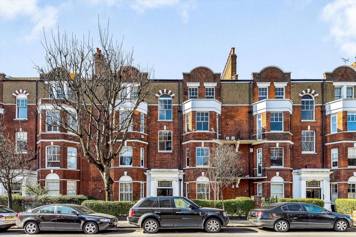 flat for sale in Beaufort Mansions, Beaufort Street, Chelsea, London