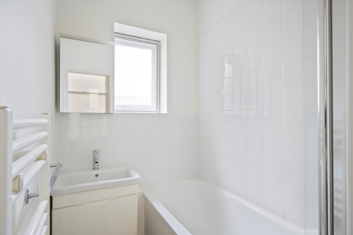 flat for sale in Alexandra Mansions, 333 Kings Road, Chelsea, London