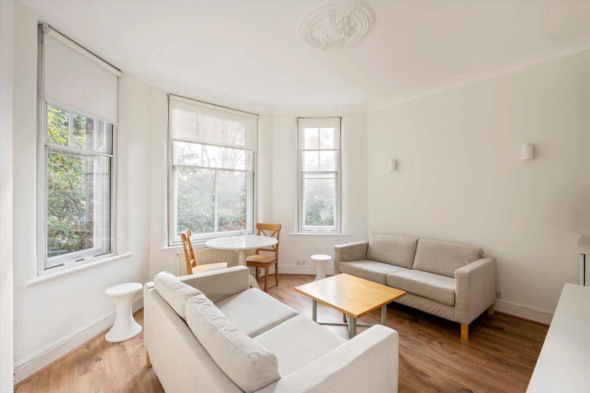flat for sale in Alexandra Mansions, 333 Kings Road, Chelsea, London