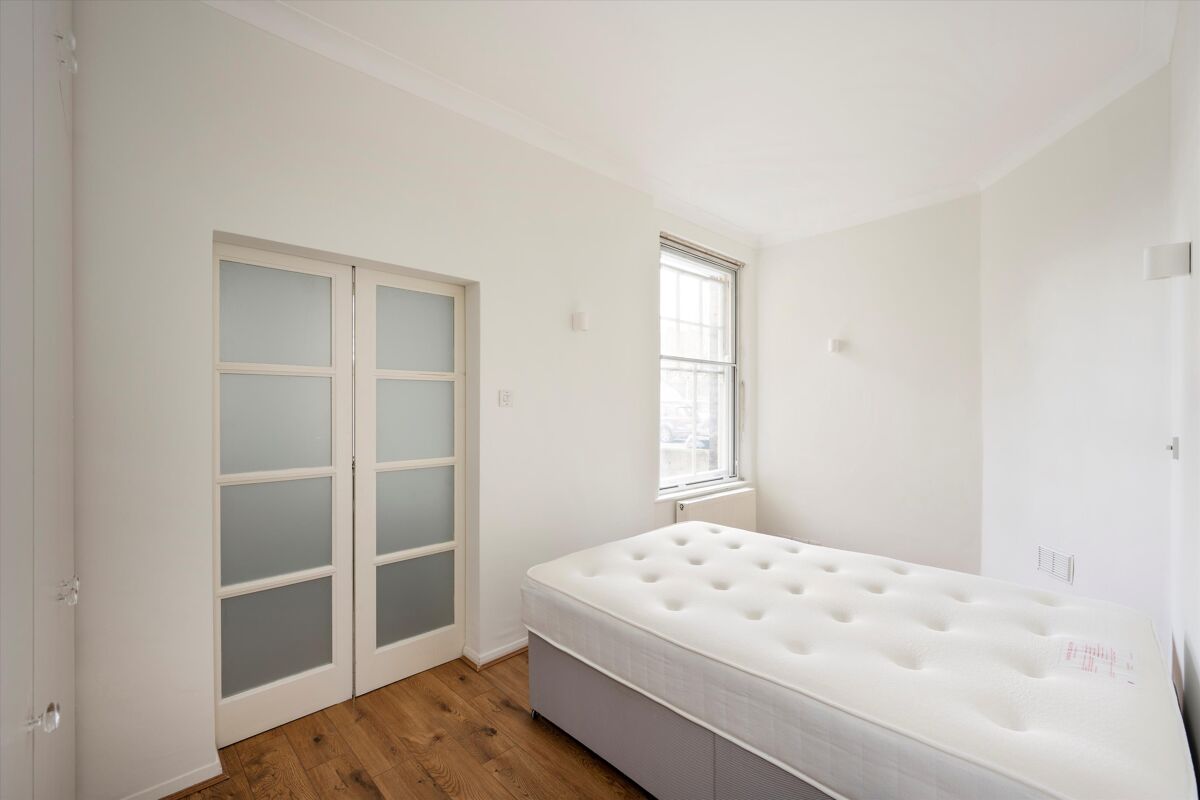 flat for sale in Alexandra Mansions, 333 Kings Road, Chelsea, London