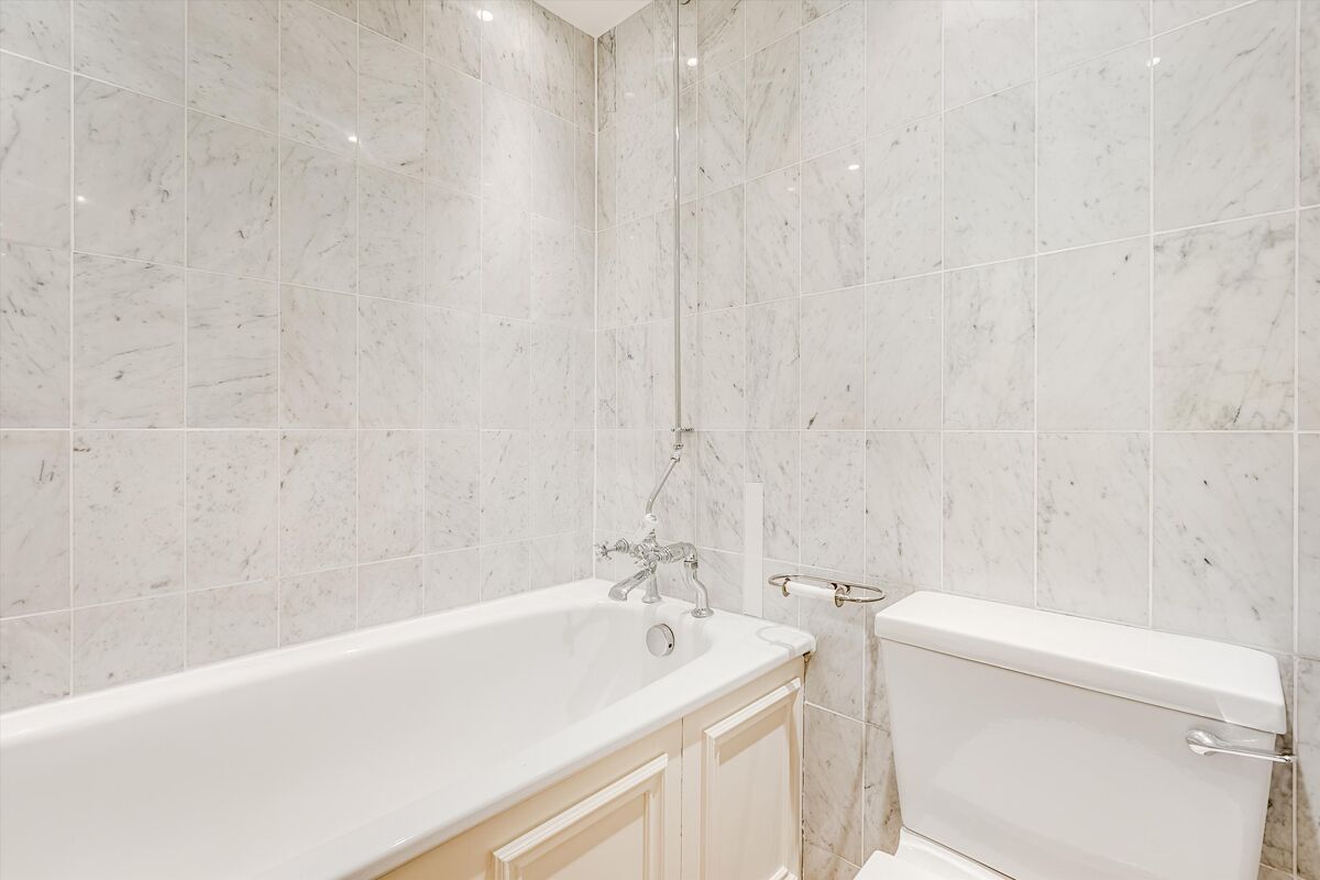 flat for sale in Carlyle Court, Chelsea Harbour, London, SW10