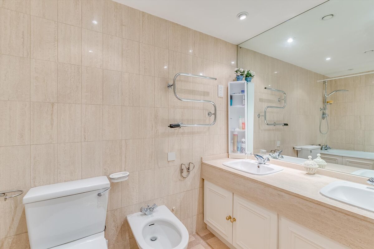 flat for sale in Carlyle Court, Chelsea Harbour, London, SW10