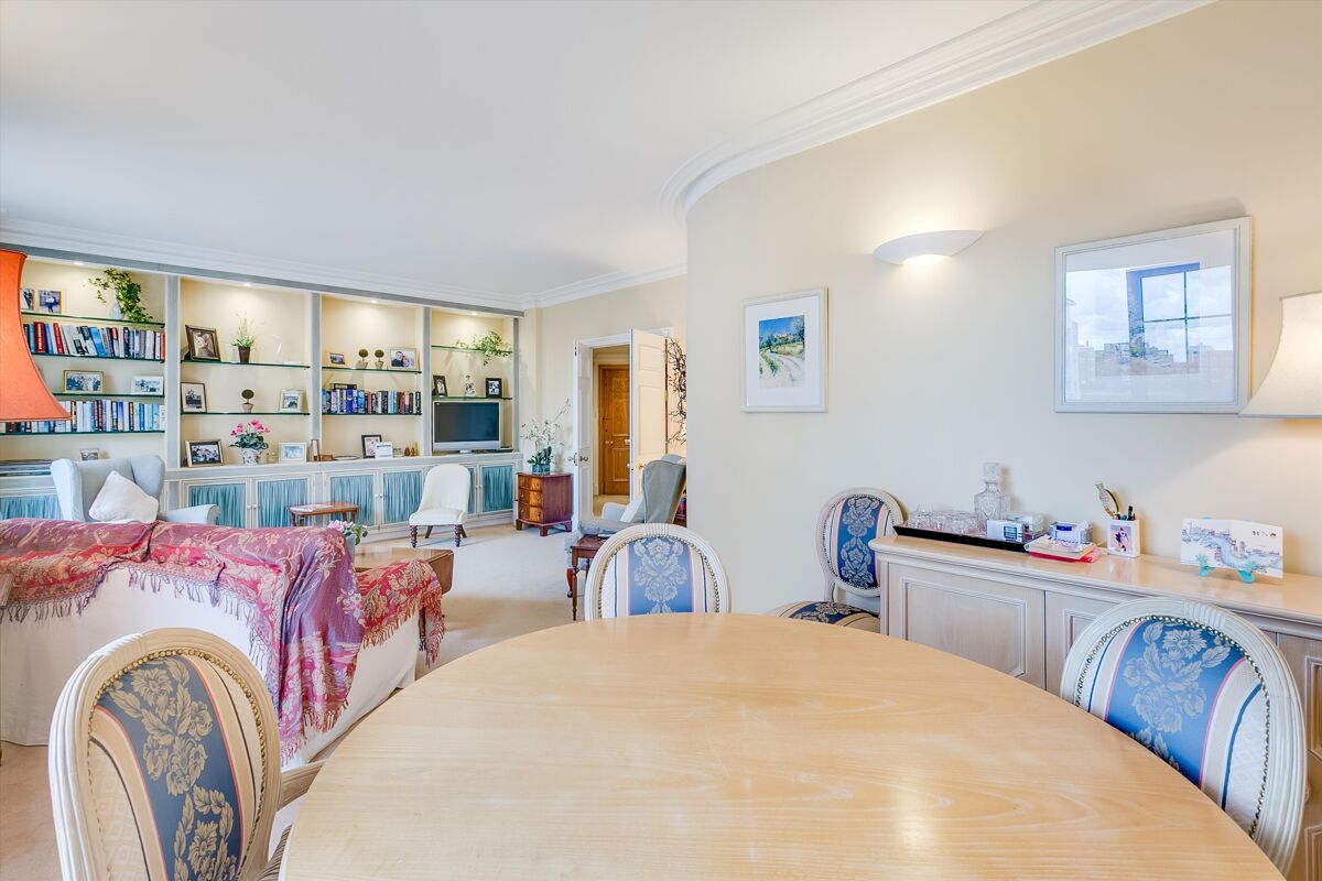 flat for sale in Carlyle Court, Chelsea Harbour, London, SW10