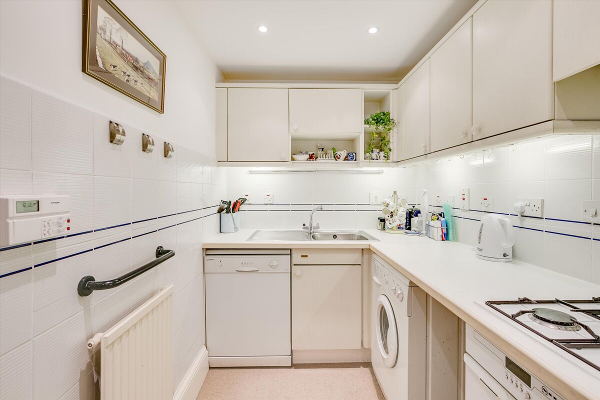 flat for sale in Carlyle Court, Chelsea Harbour, London, SW10