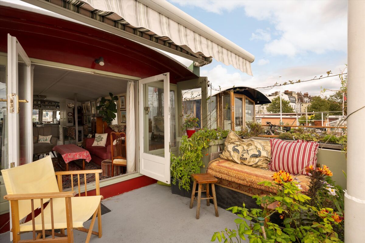 Houseboat For Sale In Cheyne Walk Chelsea London Sw10 Chl012309547 Knight Frank 