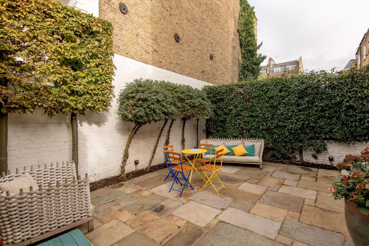 house for sale in Lamont Road, London, SW10 CHL012342415 Knight Frank