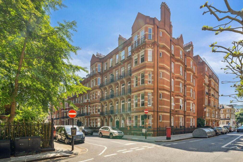 Image of Bramham Gardens, London, SW5