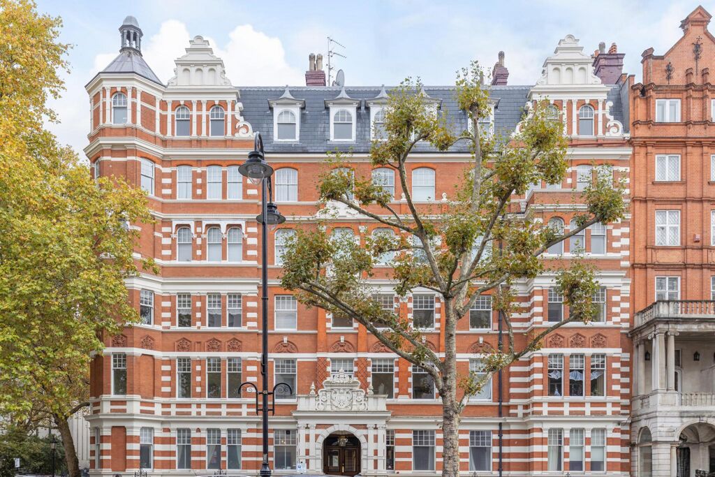 Image of Queen's Gate, London, SW7