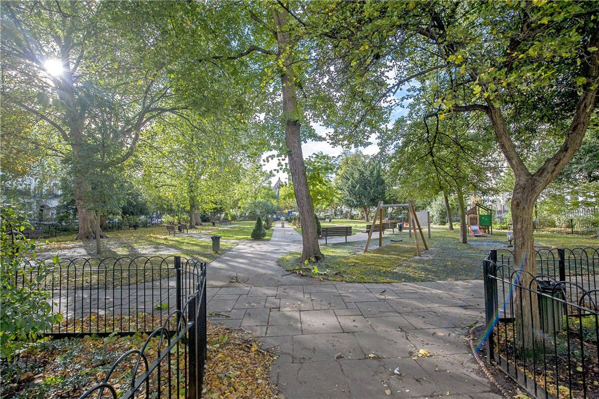 flat for sale in Redcliffe Square, Chelsea, London, SW10 CHL130388