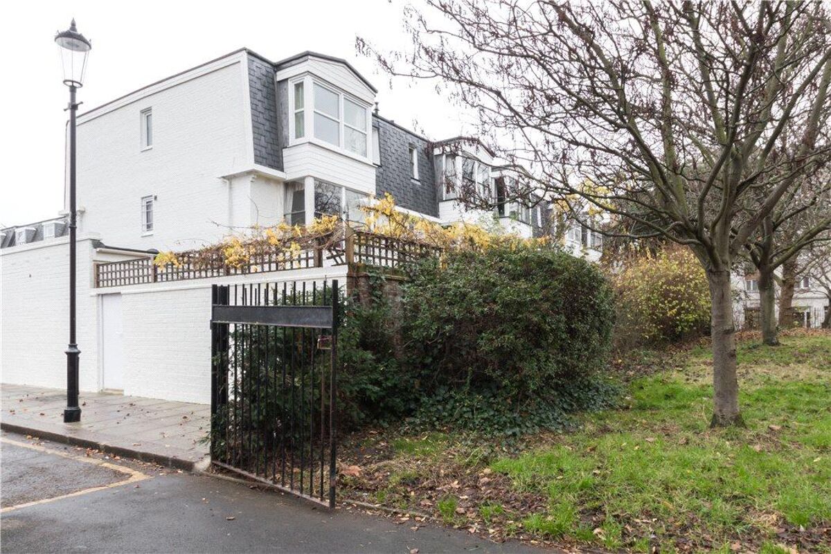 flat for sale in Pooles Lane, Chelsea, London, SW10 CHL140316