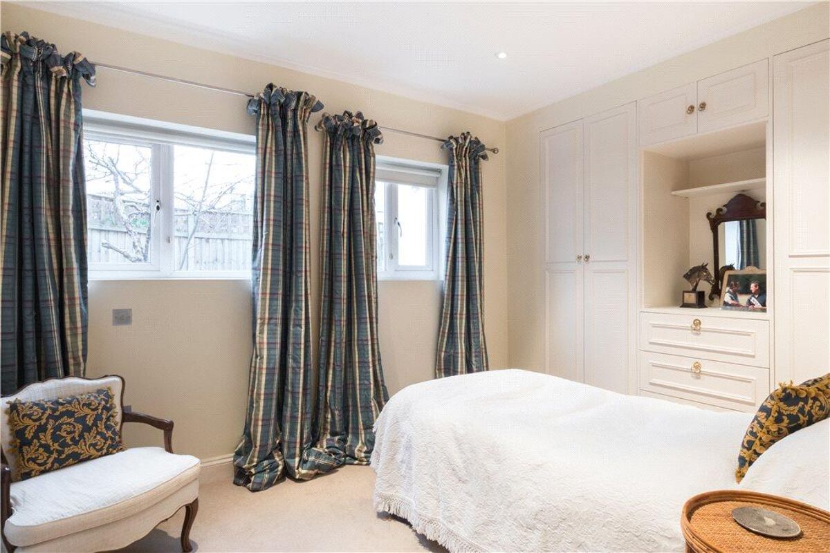 flat for sale in Pooles Lane, Chelsea, London, SW10 CHL140316