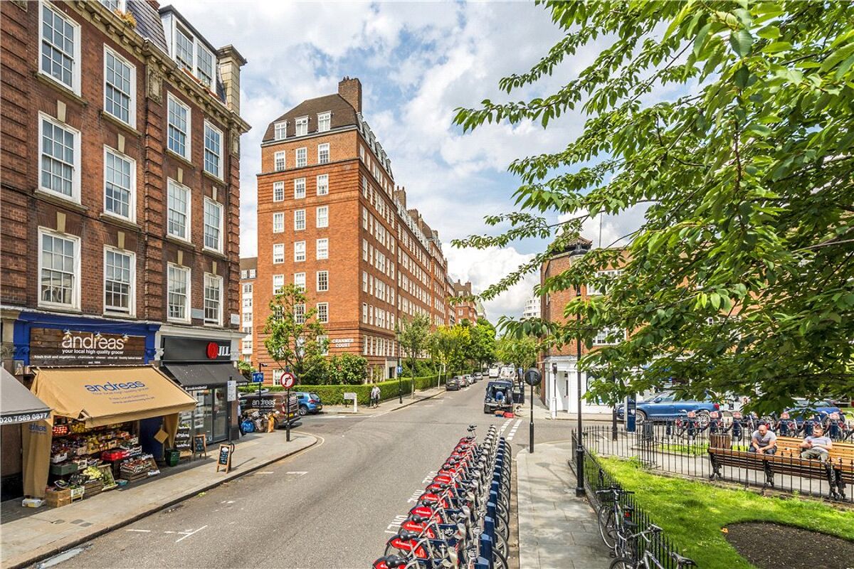 flat for sale in Cranmer Court, Whiteheads Grove, Chelsea, London, SW3