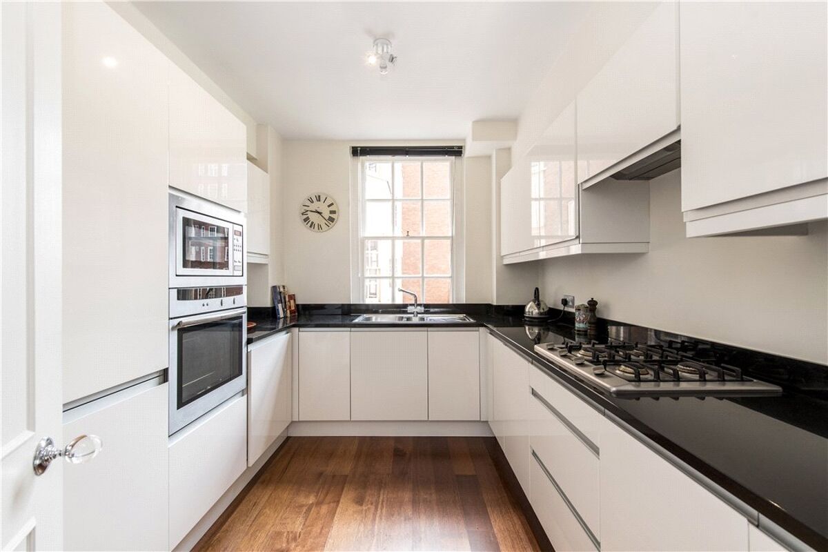 flat for sale in Cranmer Court, Whiteheads Grove, Chelsea, London, SW3