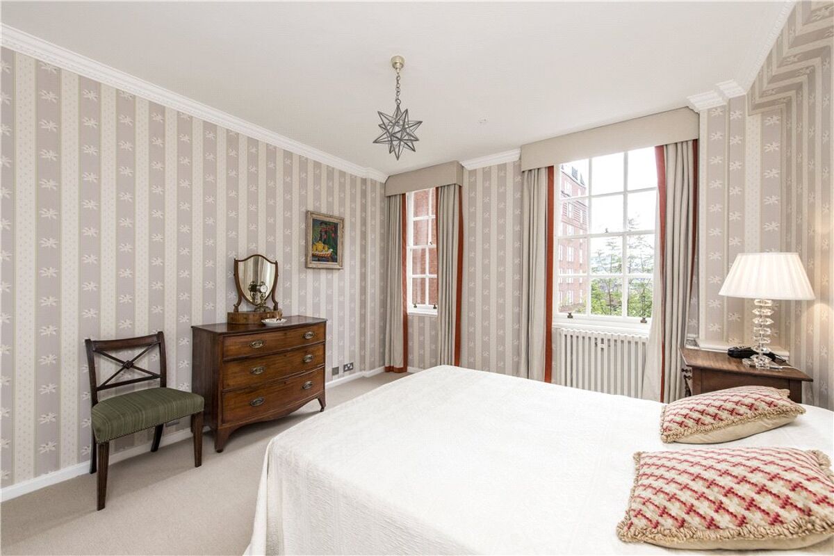 flat for sale in Cranmer Court, Whiteheads Grove, Chelsea, London, SW3
