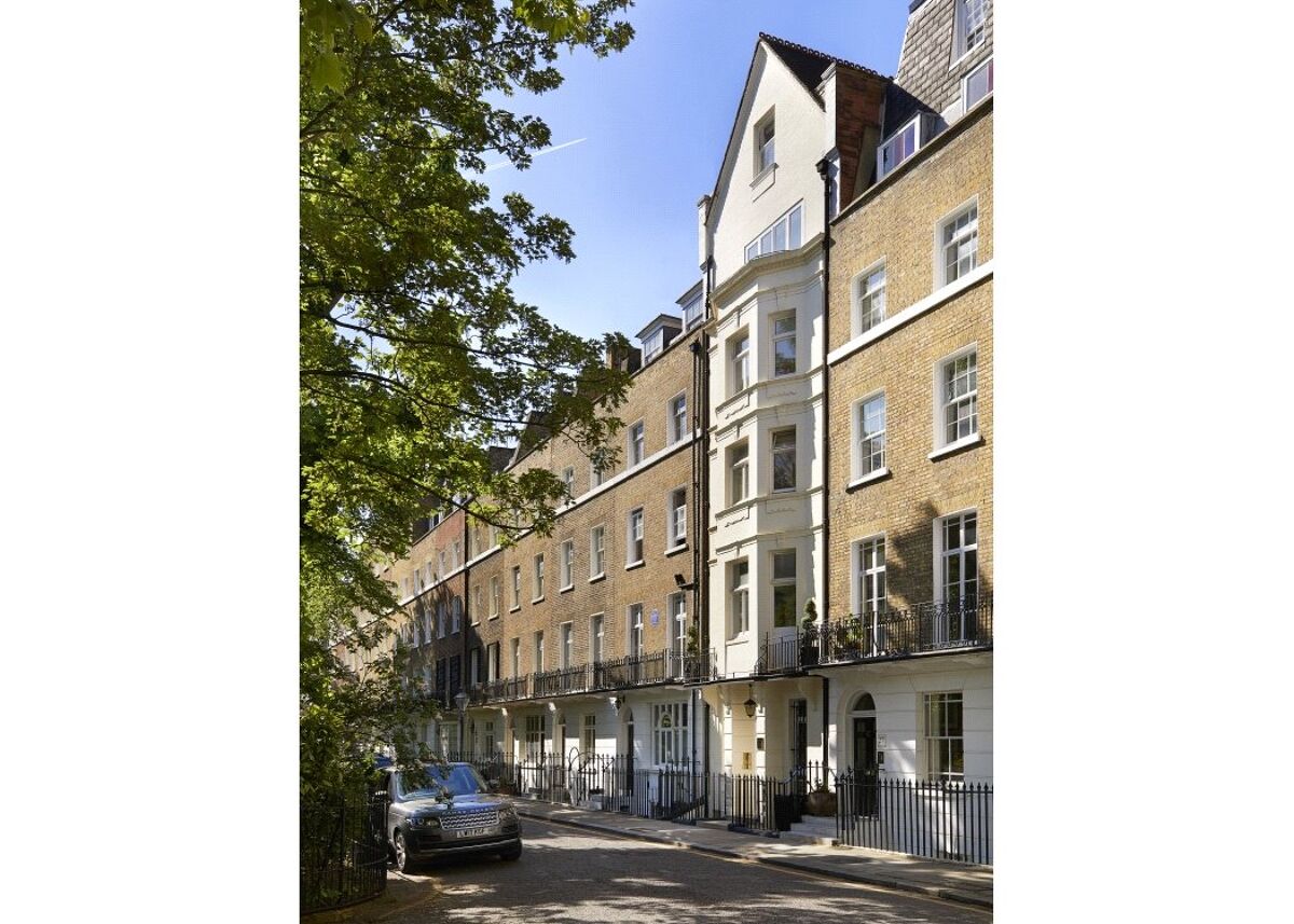 flat for sale in Brompton Square, Knightsbridge, London, SW3