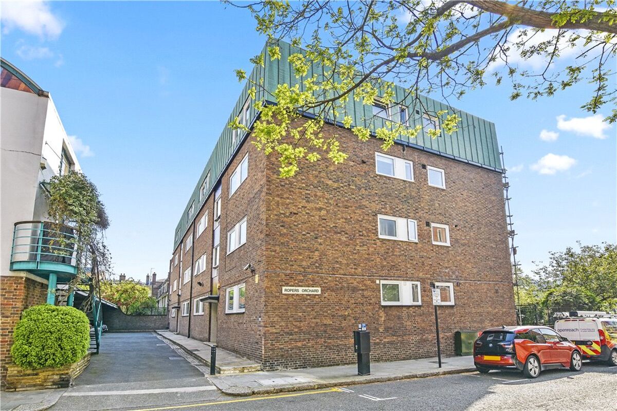 flat for sale in Ropers Orchard, Danvers Street, London, SW3